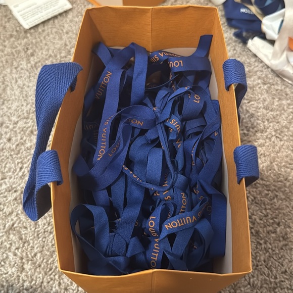 Louis Vuitton Ribbon - Picture 2 of 2